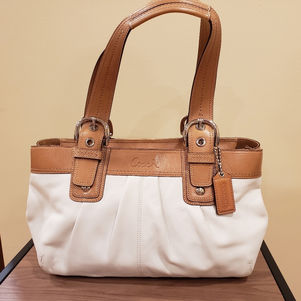 EUC COACH Soho Pleated Leather Cream Bag
